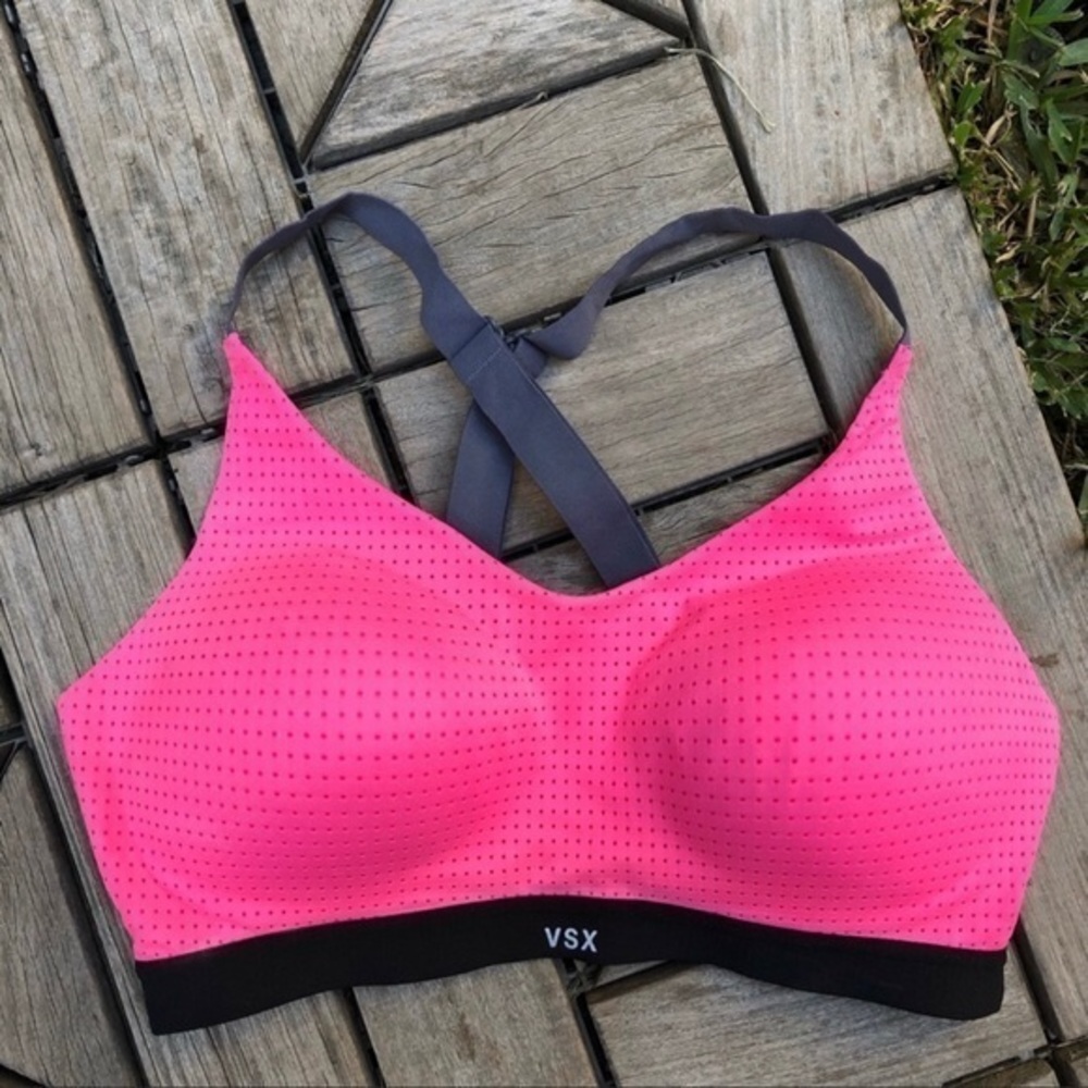 Victoria's Secret VSX Sports Bra Size 32D